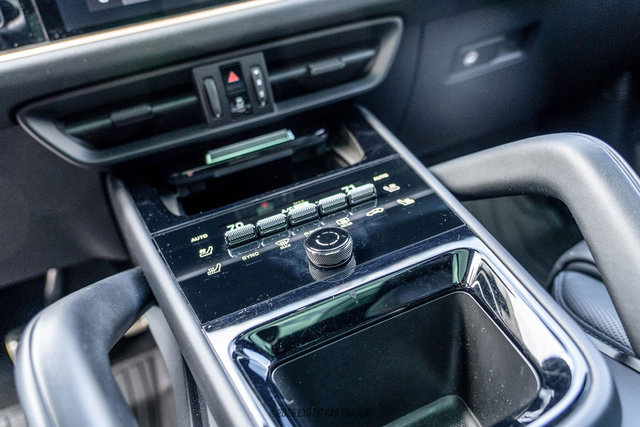 Used 2024 Porsche Cayenne S image 34