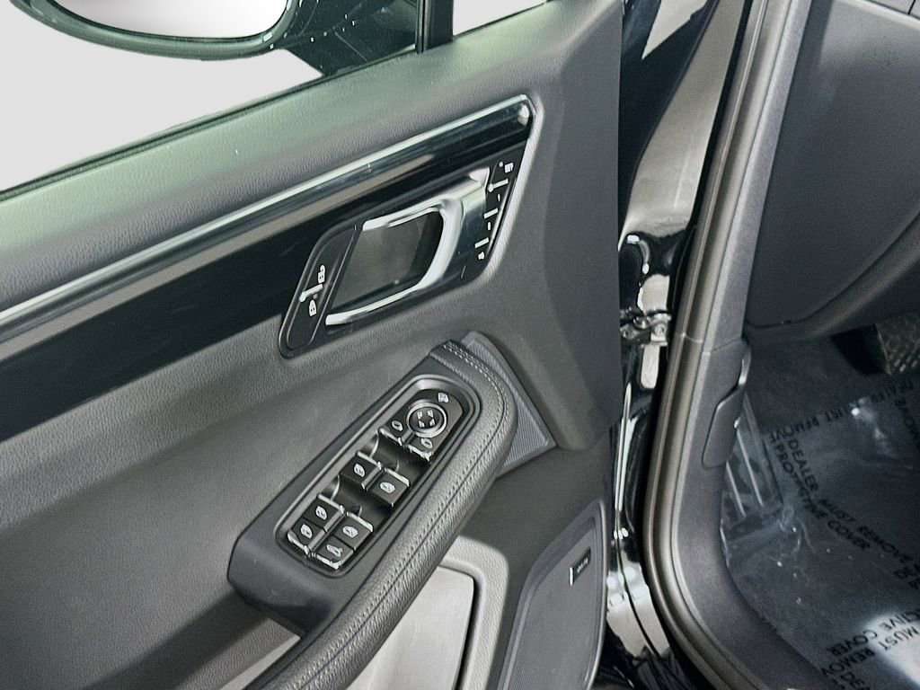 New 2026 Porsche Macan Turbo AWD/4WD image 19