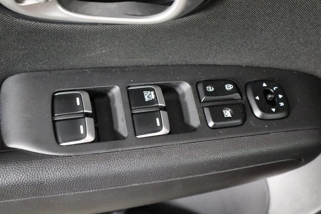 Used 2019 Kia Soul FWD image 20