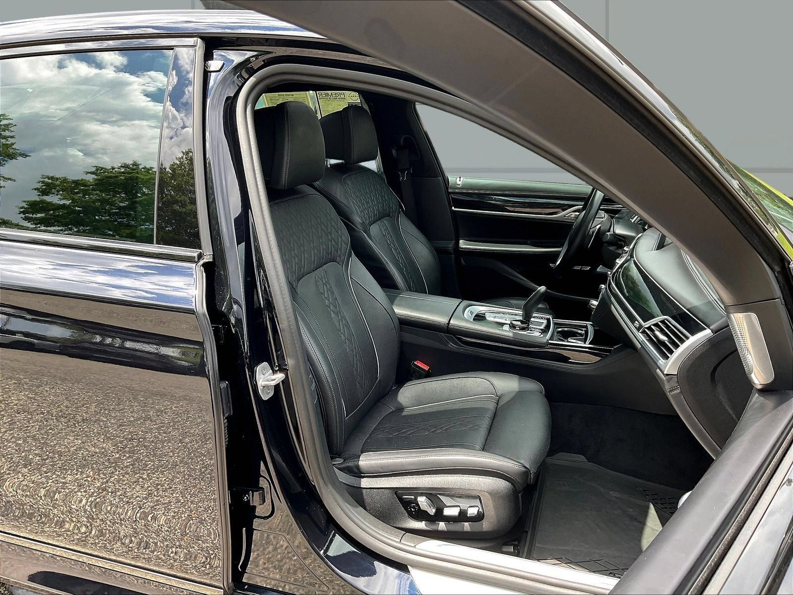 Used 2018 BMW 750i xDrive AWD/4WD image 31