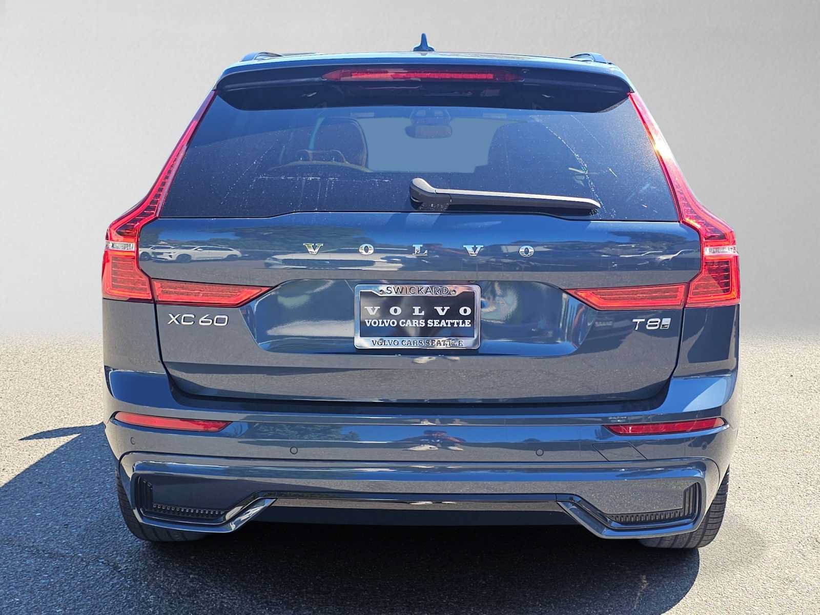 Used 2025 Volvo XC60 T8 Ultra w/ Climate Package AWD/4WD image 4