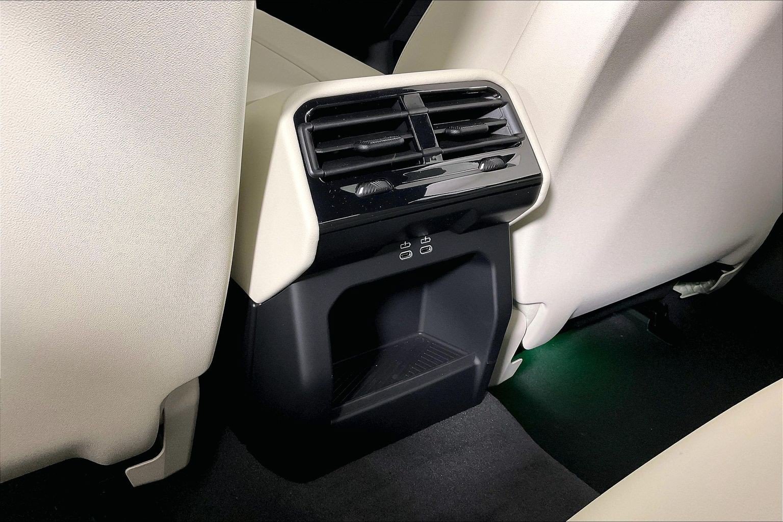 New 2027 BMW 550e xDrive w/ Premium Package AWD/4WD image 16