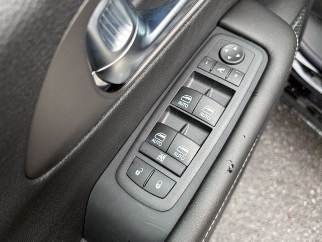 New 2027 Chrysler Pacifica Limited w/ Family Tech Group AWD/4WD image 13