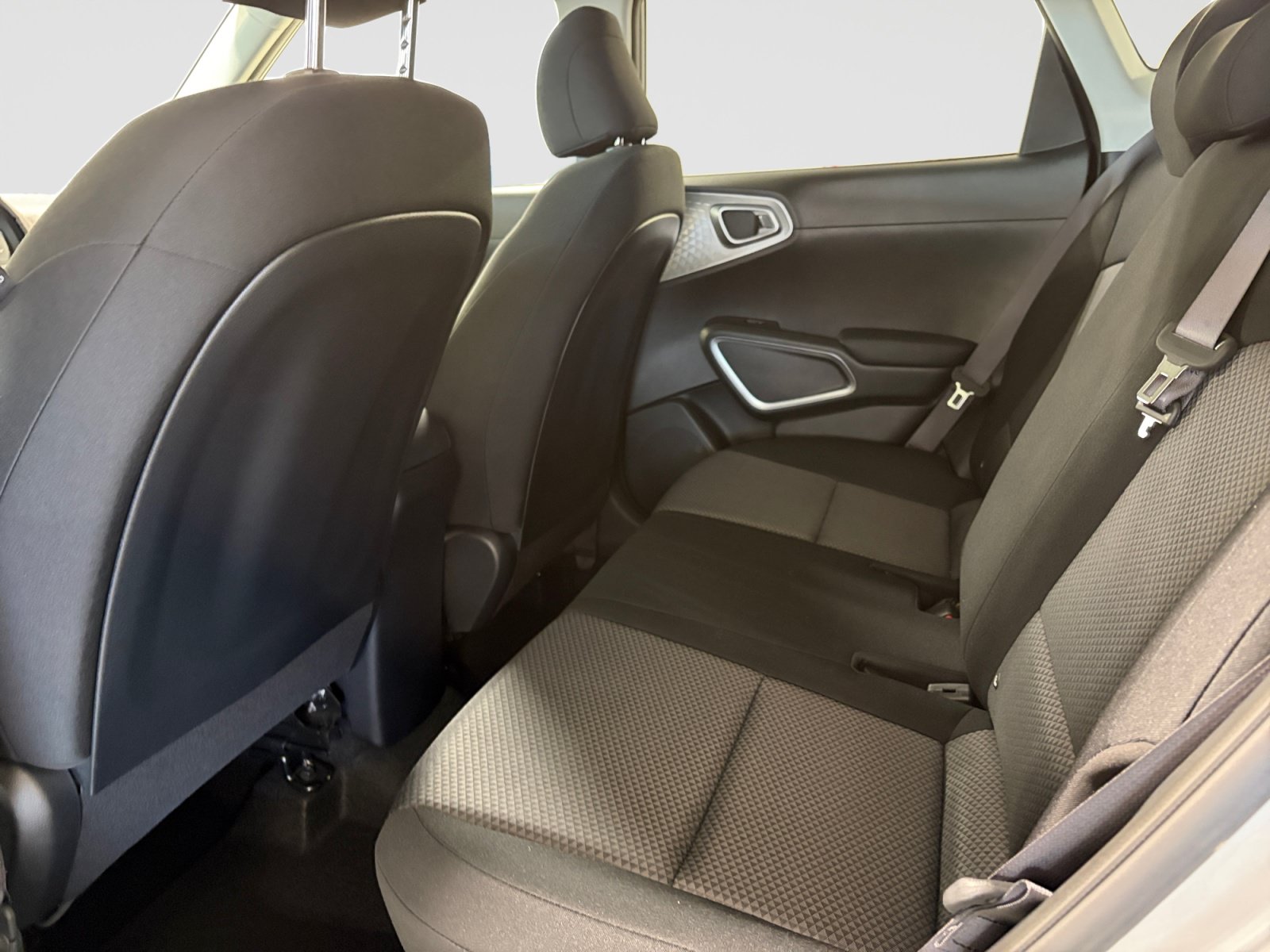 Used 2025 Kia Soul LX w/ LX Technology Package FWD image 22