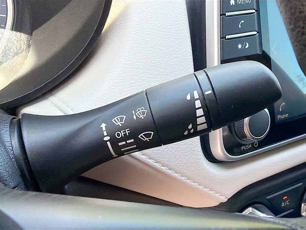 Used 2022 Nissan Versa SV image 18