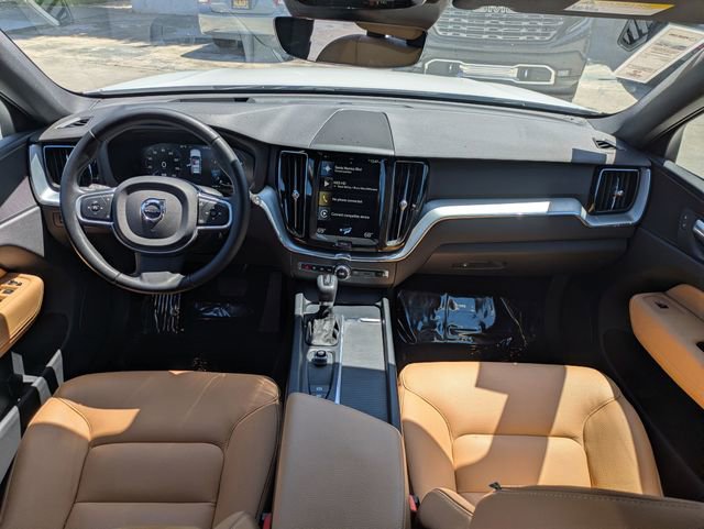 Used 2018 Volvo XC60 T5 Momentum w/ Advanced Package image 24