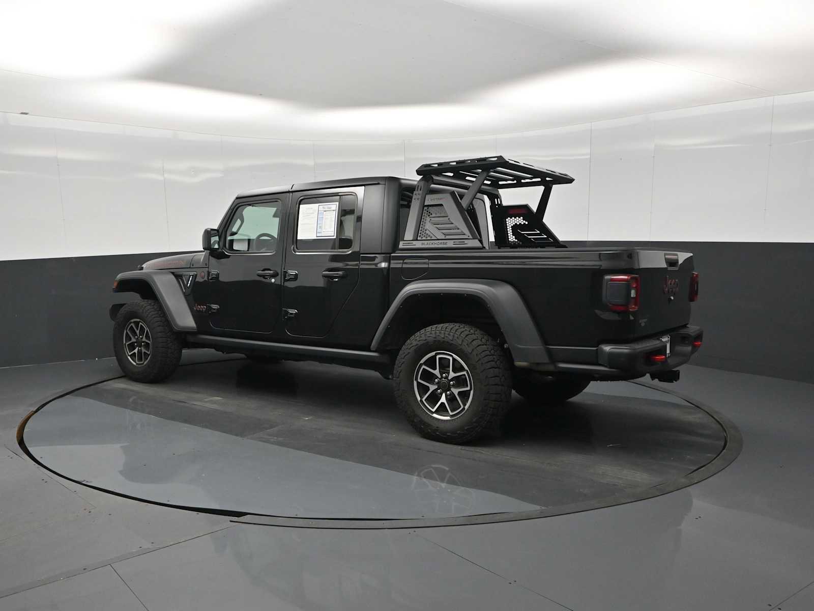 Used 2024 Jeep Gladiator Rubicon w/ Convenience Group image 6
