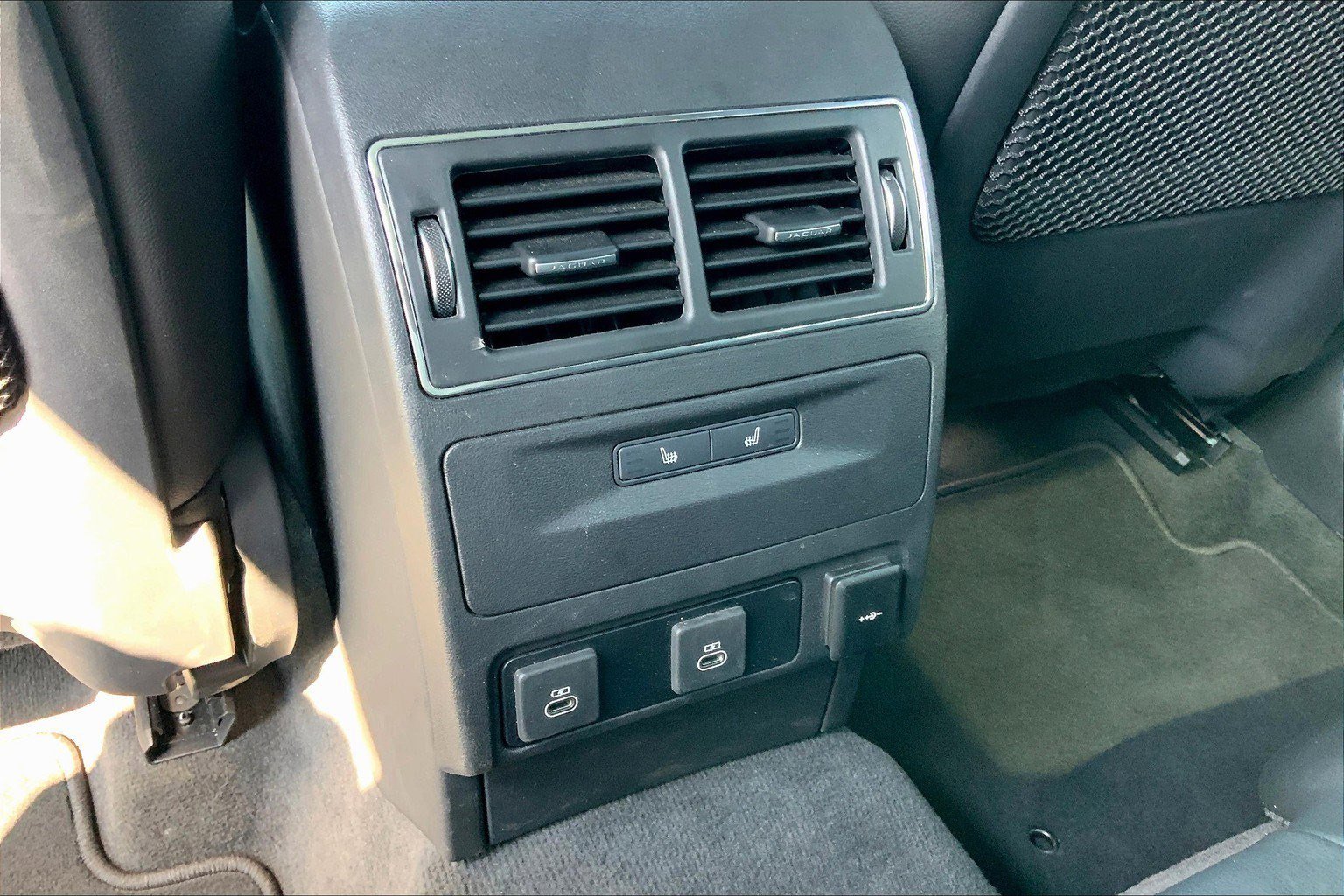 Used 2025 Jaguar F-PACE R-Dynamic S image 33