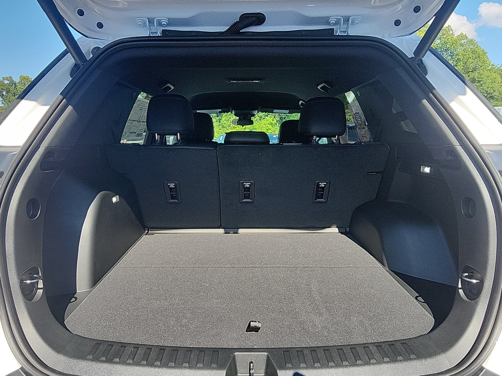 New 2027 Chevrolet Equinox LT w/ Convenience Package II FWD image 25