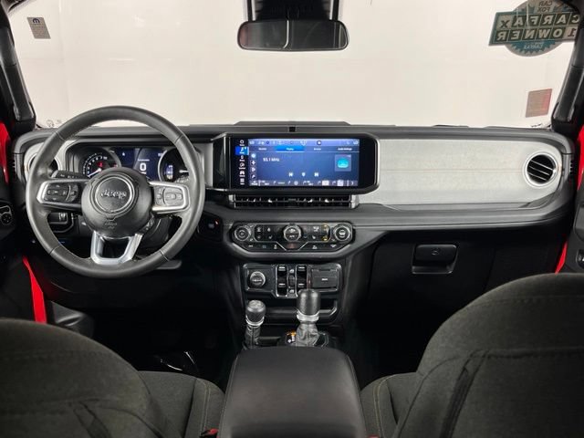 Used 2024 Jeep Wrangler Unlimited Sahara AWD/4WD image 12