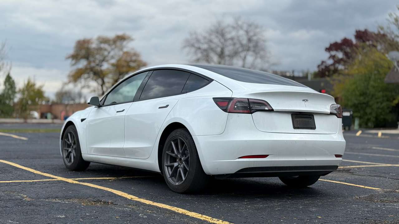Used 2021 Tesla Model 3 Standard Range Plus image 5