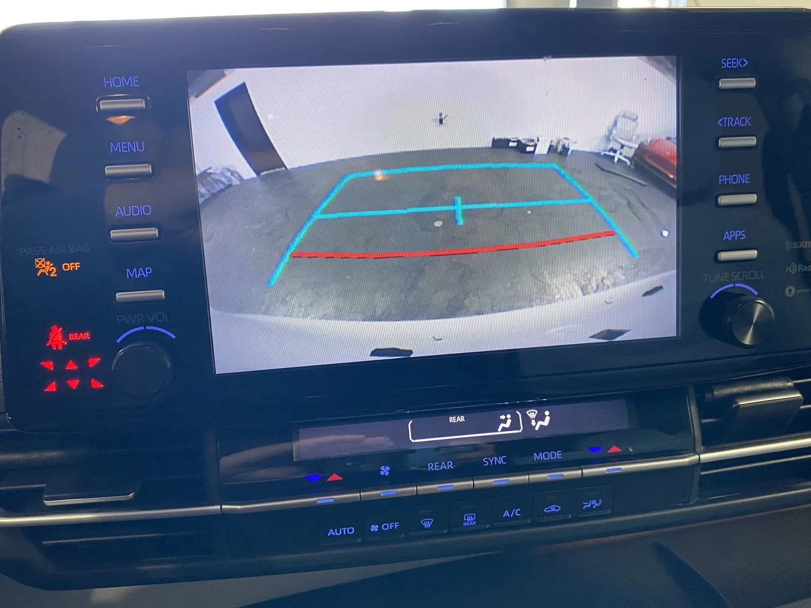 Used 2023 Toyota Sienna LE image 17