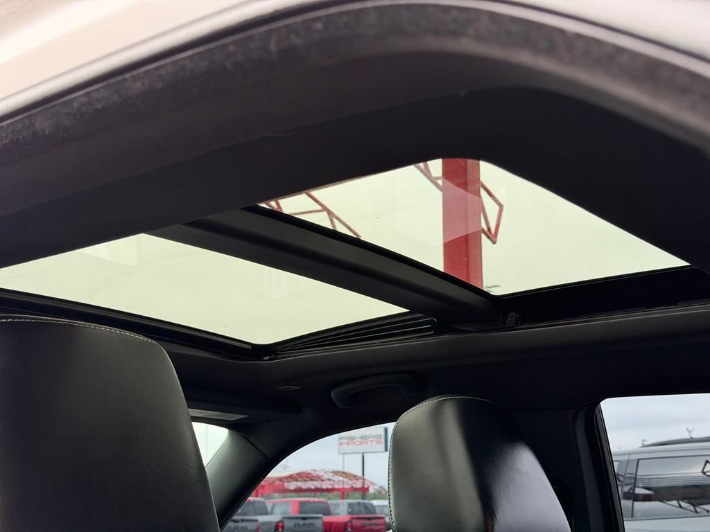Used 2023 Chrysler 300 C RWD image 34