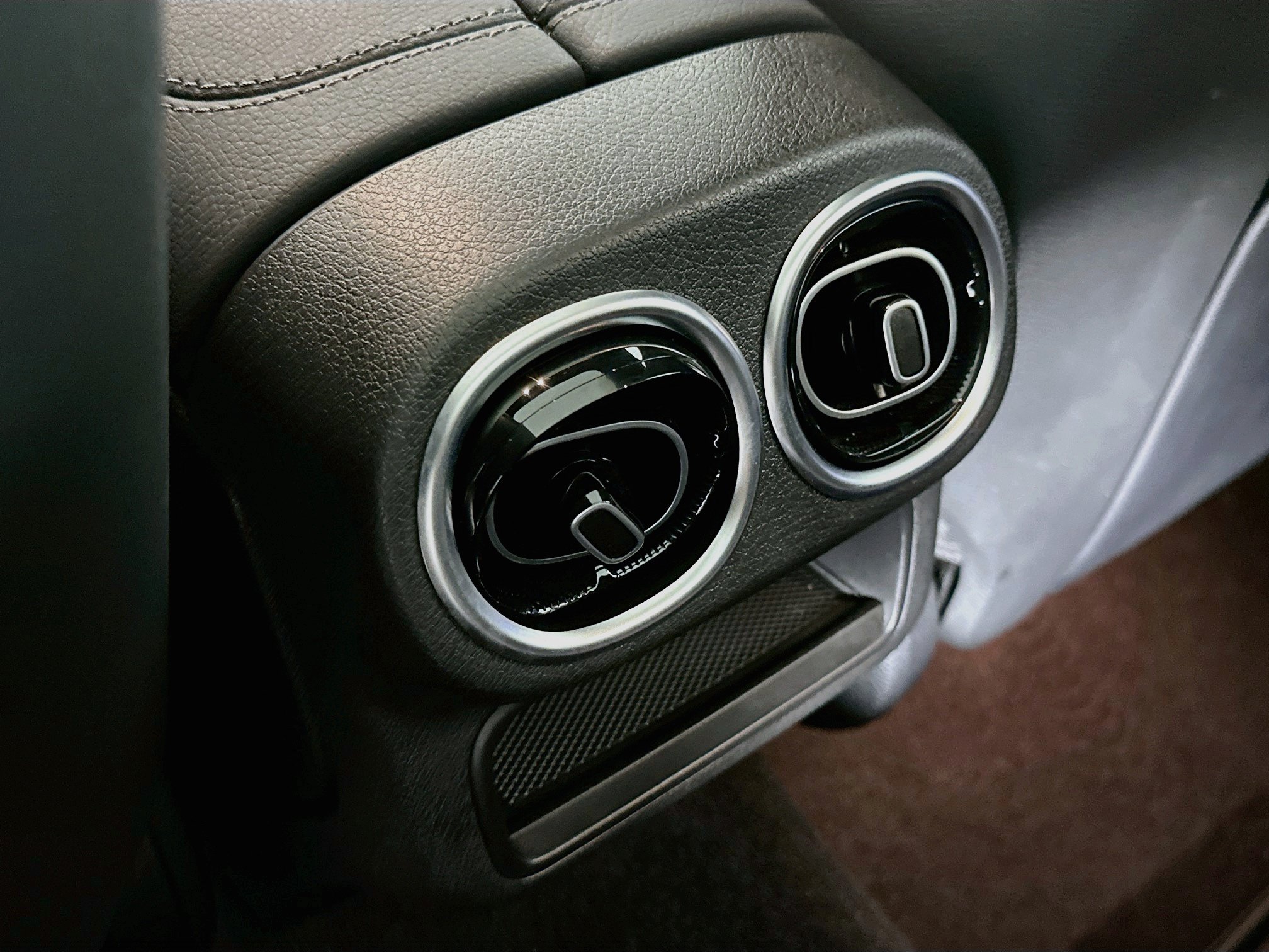 Used 2025 Mercedes-Benz GLC 300 image 27