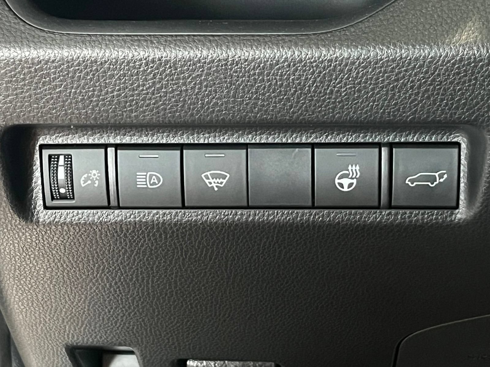 Used 2021 Toyota RAV4 XLE Premium AWD/4WD image 31