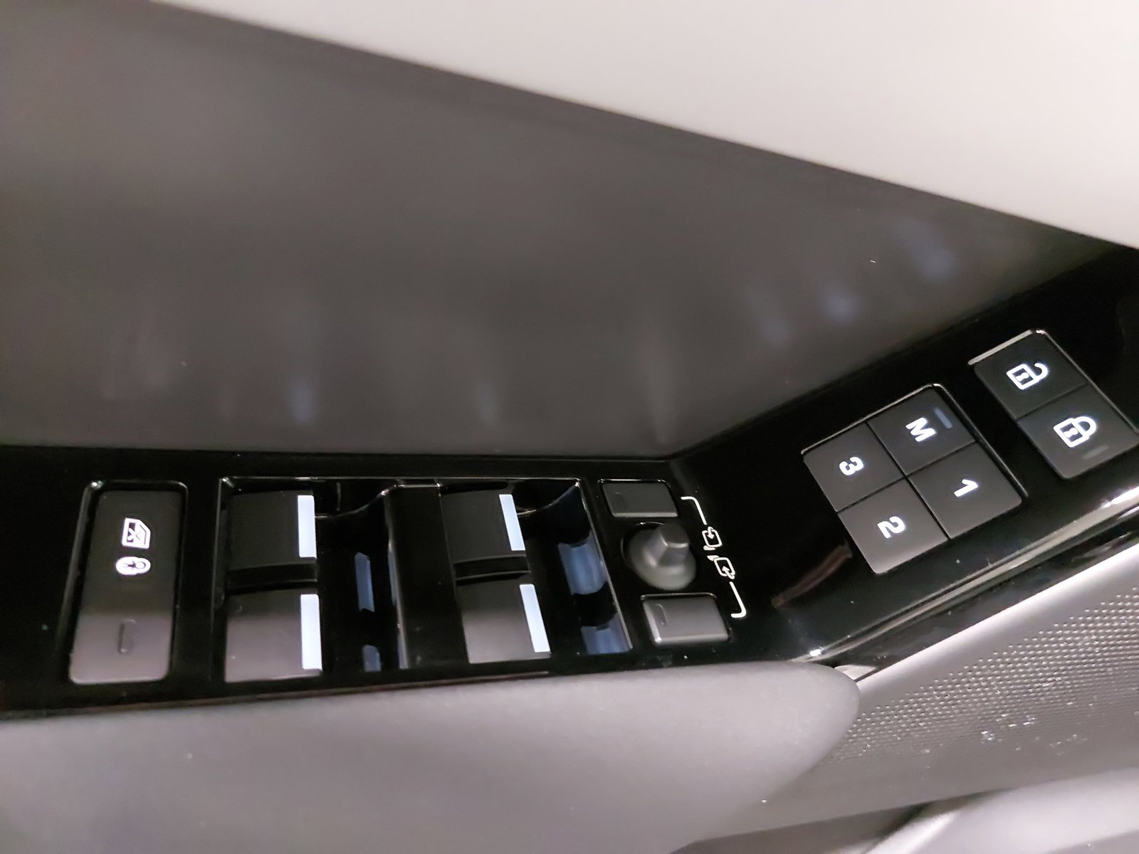 Used 2024 Land Rover Range Rover Velar Dynamic SE image 30