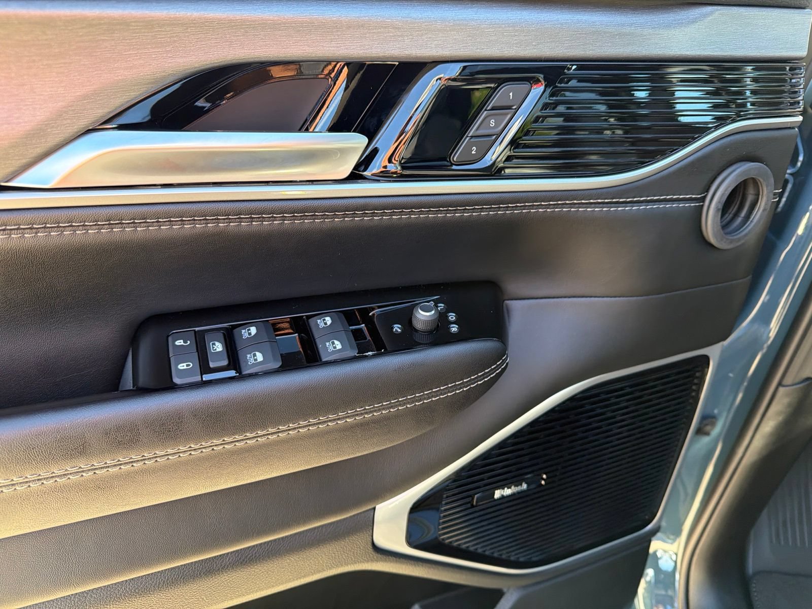 New 2026 Jeep Grand Wagoneer Limited AWD/4WD image 15