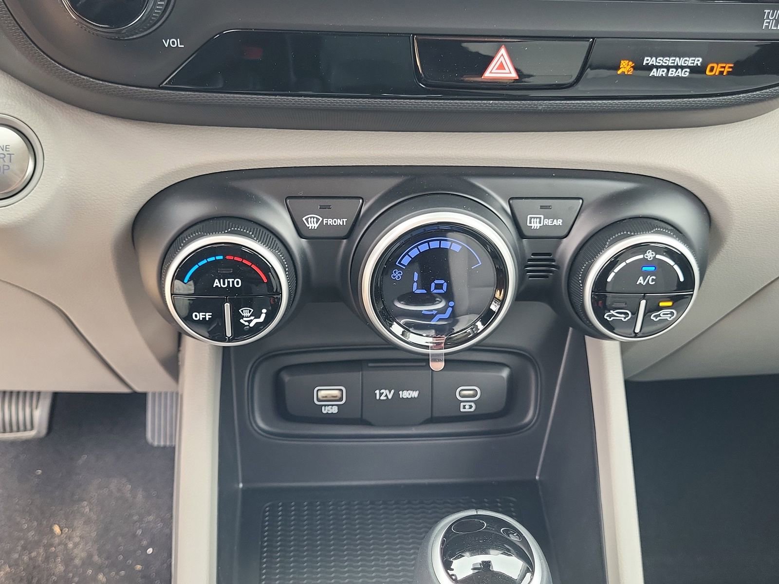 Used 2025 Hyundai Venue SEL image 10