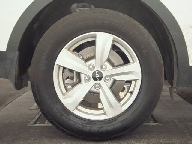 Certified 2026 Kia Sorento LX FWD image 14
