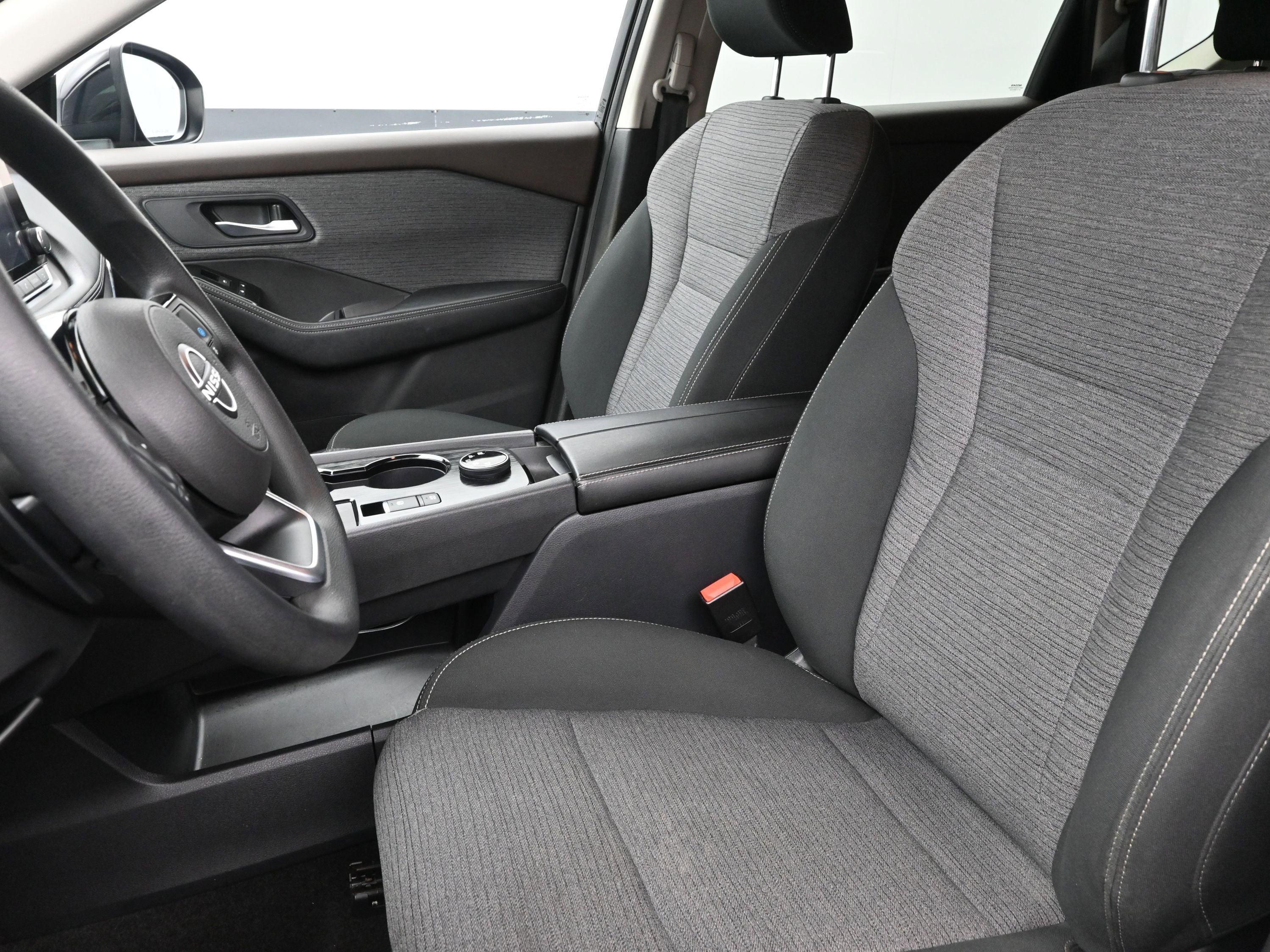 Used 2023 Nissan Rogue SV image 11