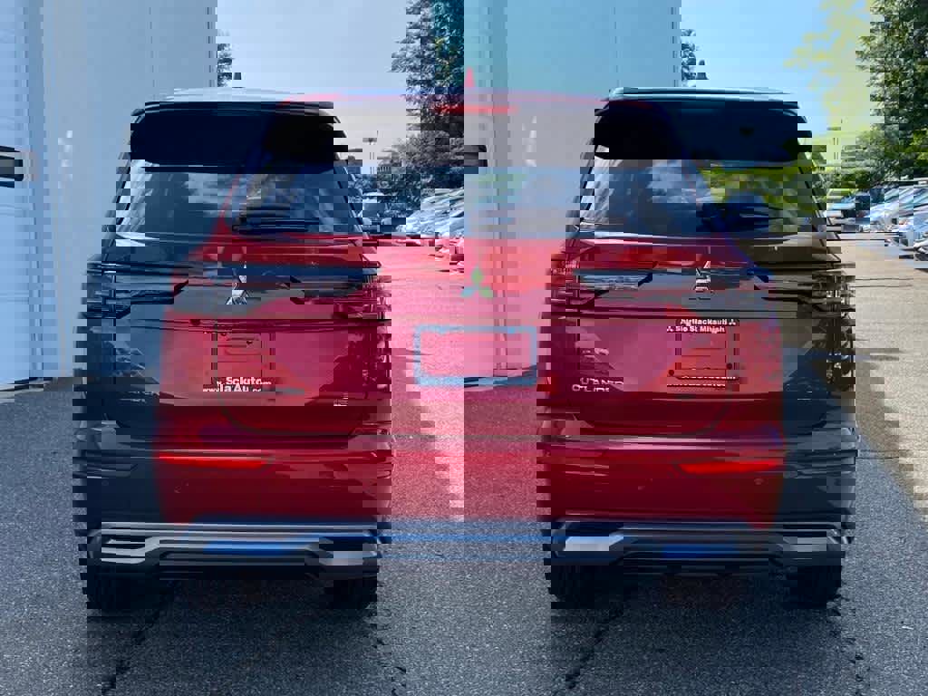 New 2025 Mitsubishi Outlander SE image 4