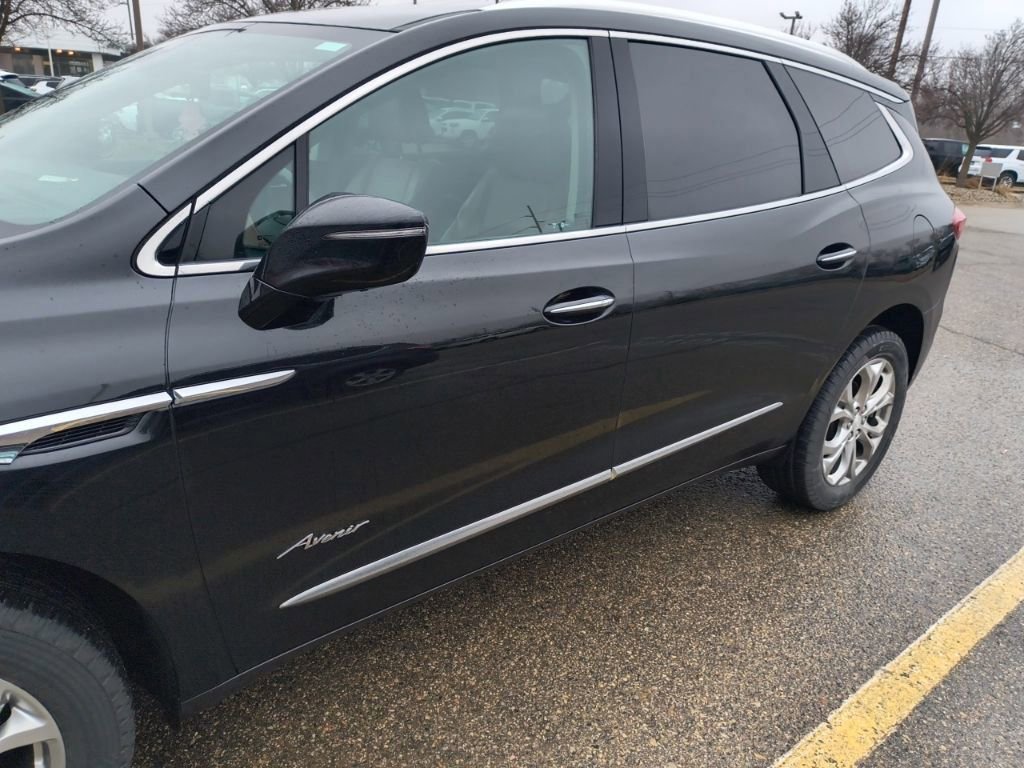 Used 2018 Buick Enclave Avenir w/ Avenir Technology Package image 4