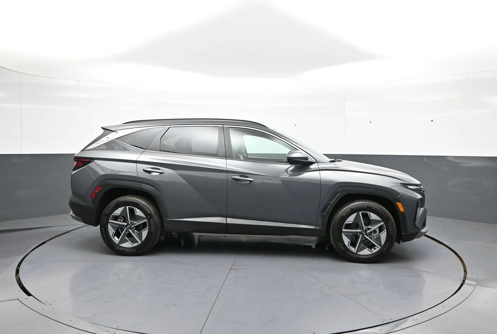 Certified 2025 Hyundai Tucson SEL AWD/4WD image 5