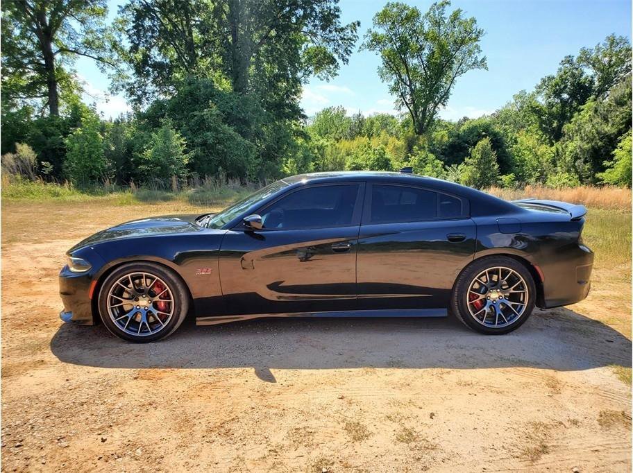 Used 2016 Dodge Charger SRT w/ Harman/Kardon Audio Group RWD image 5