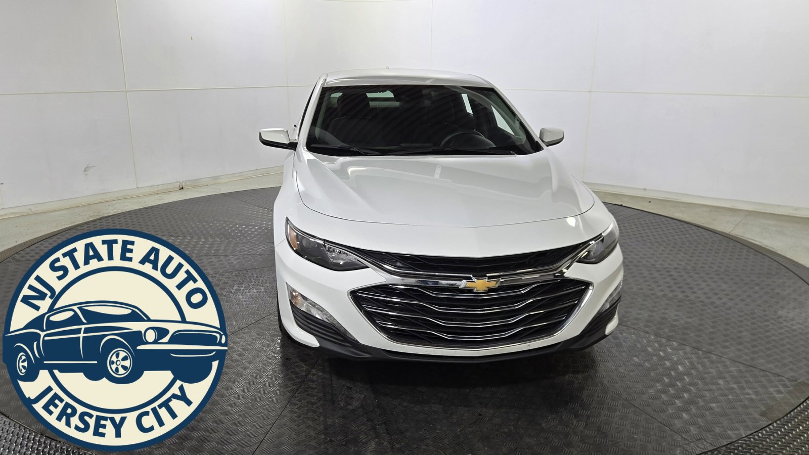 Used 2024 Chevrolet Malibu LT image 2