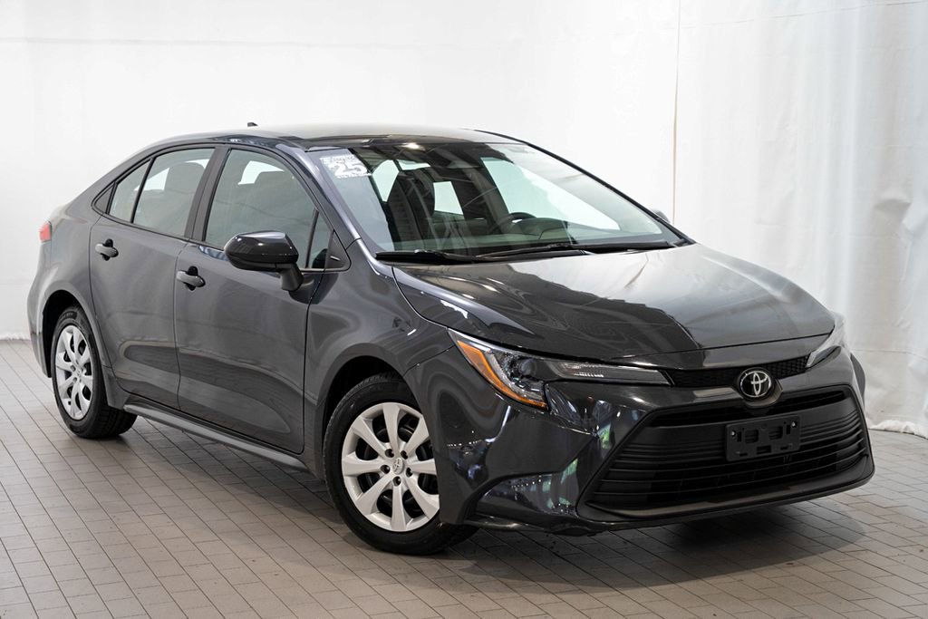 Used 2025 Toyota Corolla LE image 1