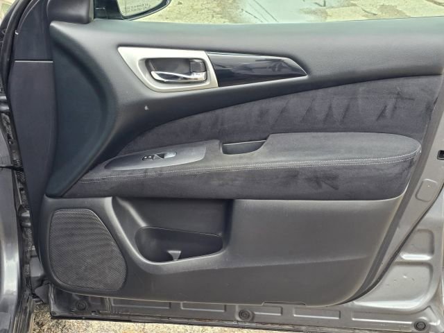 Used 2016 Nissan Pathfinder SV AWD/4WD image 17