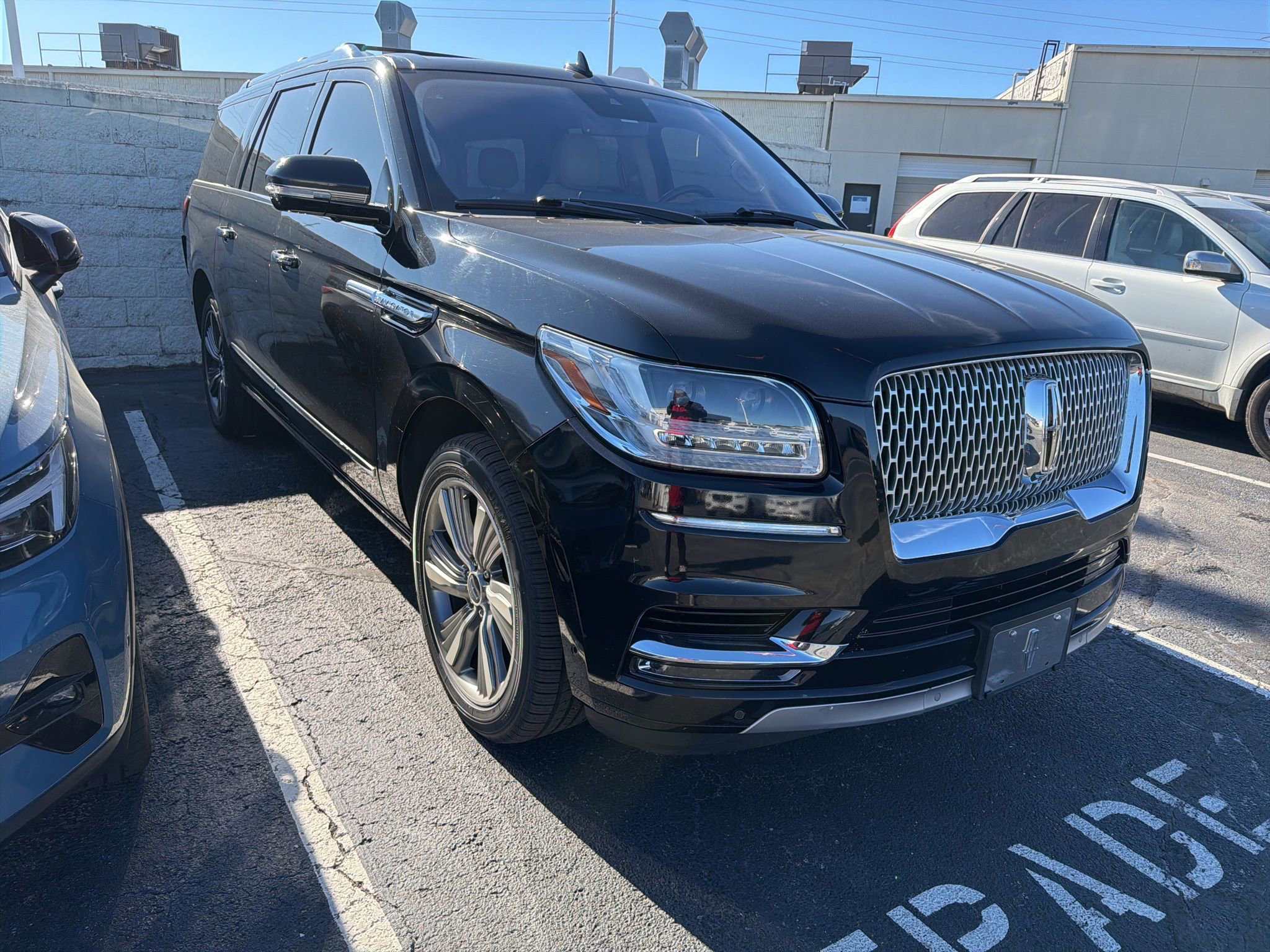 Used 2018 Lincoln Navigator L Reserve w/ Technology Package image 3
