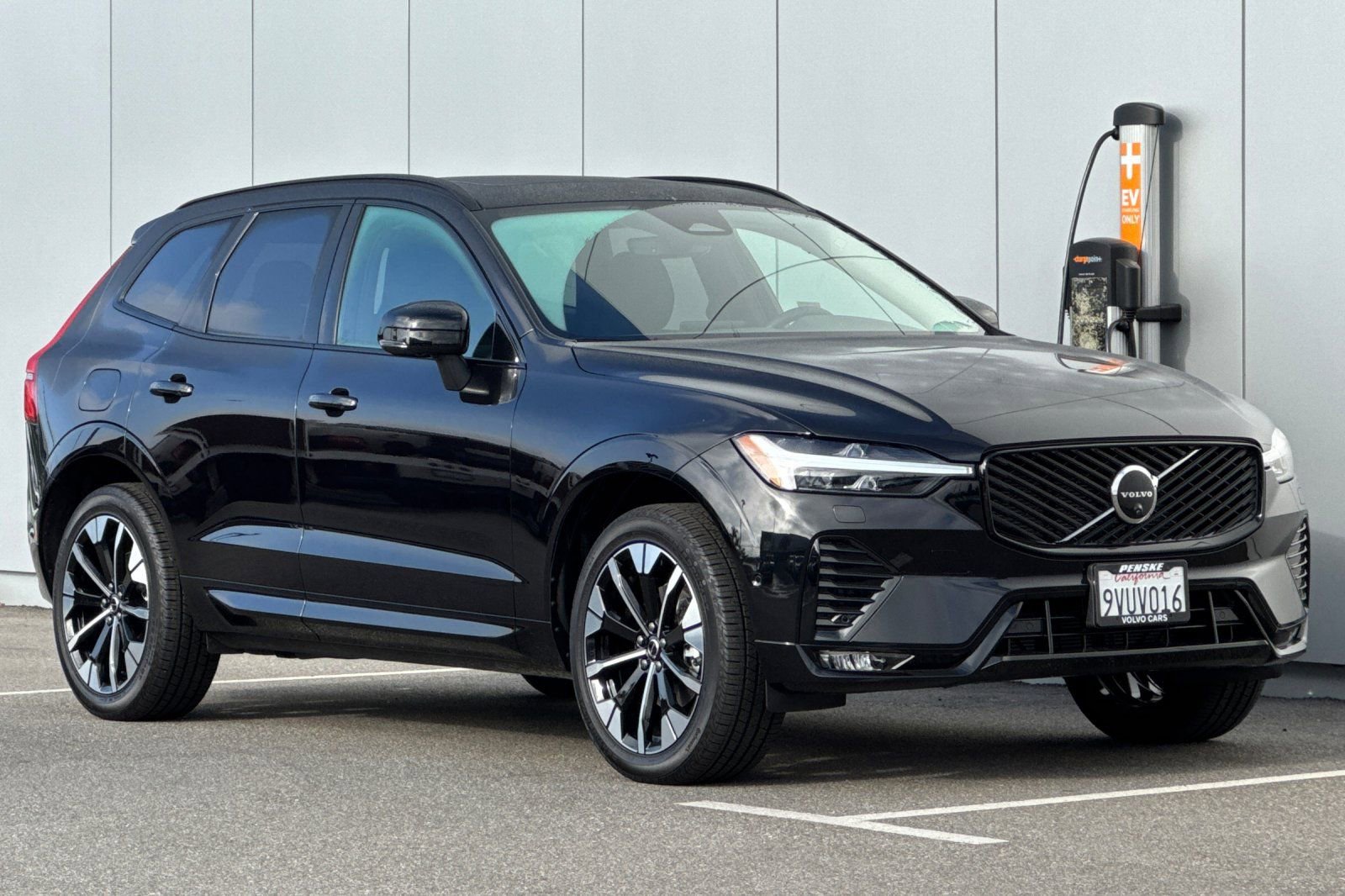 Certified 2026 Volvo XC60 B5 Plus w/ Climate Package PRO image 7