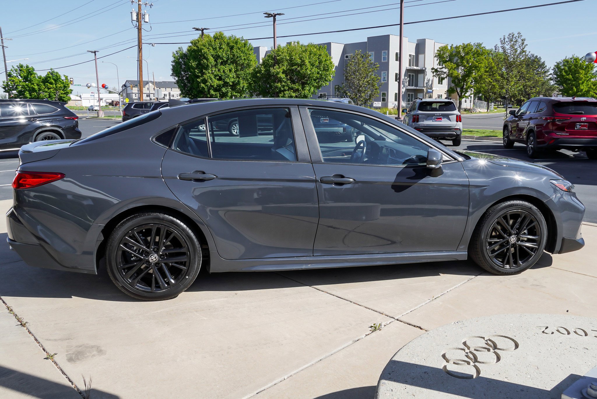 Used 2025 Toyota Camry SE FWD image 9