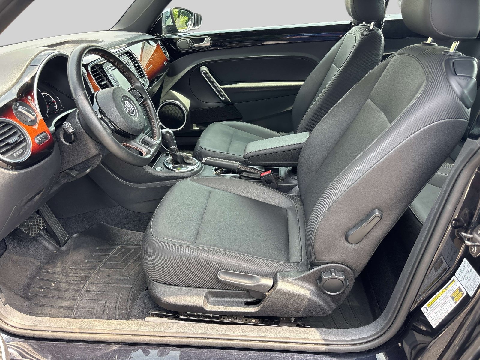 Used 2013 Volkswagen Beetle 2.5 Fender FWD image 28