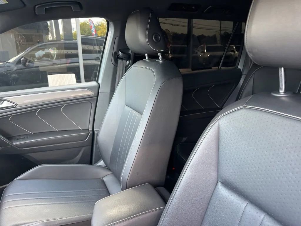 Used 2022 Volkswagen Tiguan SE R-Line image 34