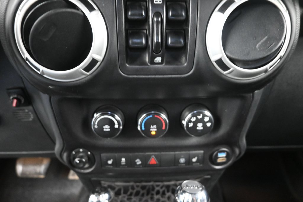Used 2016 Jeep Wrangler Unlimited Rubicon w/ Max Tow Package AWD/4WD image 20