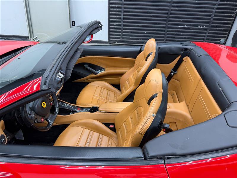 Used 2015 Ferrari California T RWD image 15