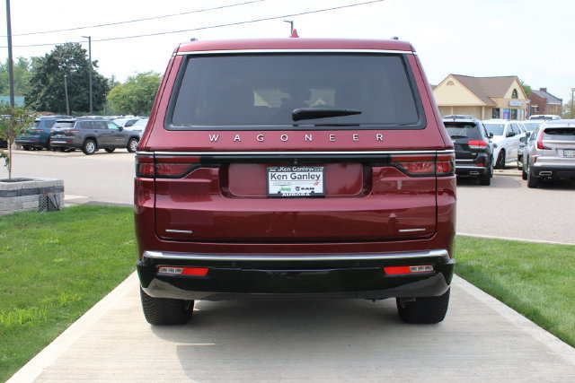 Used 2022 Jeep Wagoneer Series III w/ Premium Group I AWD/4WD image 38