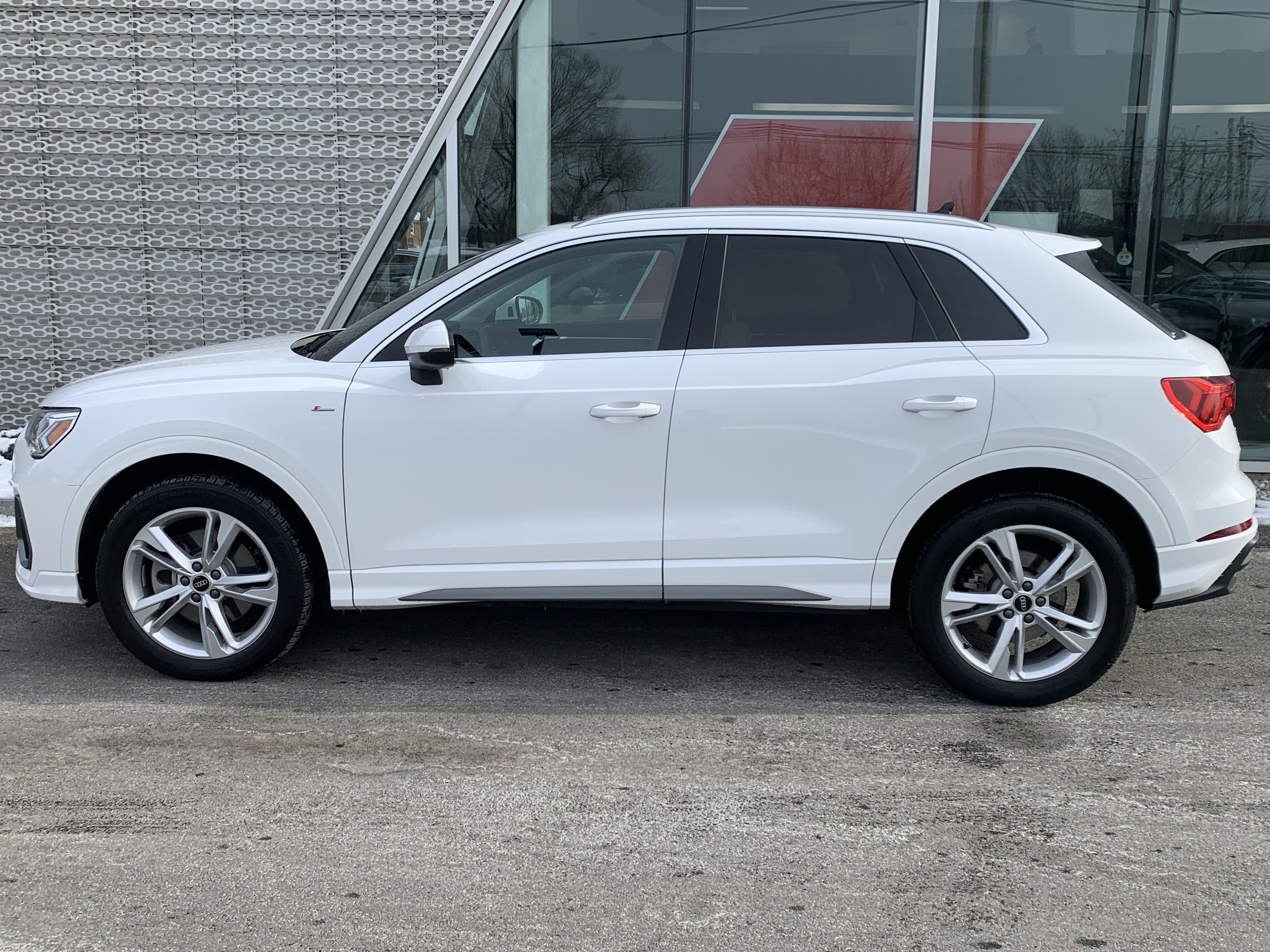 Certified 2023 Audi Q3 2.0T Premium w/ Convenience Package image 2