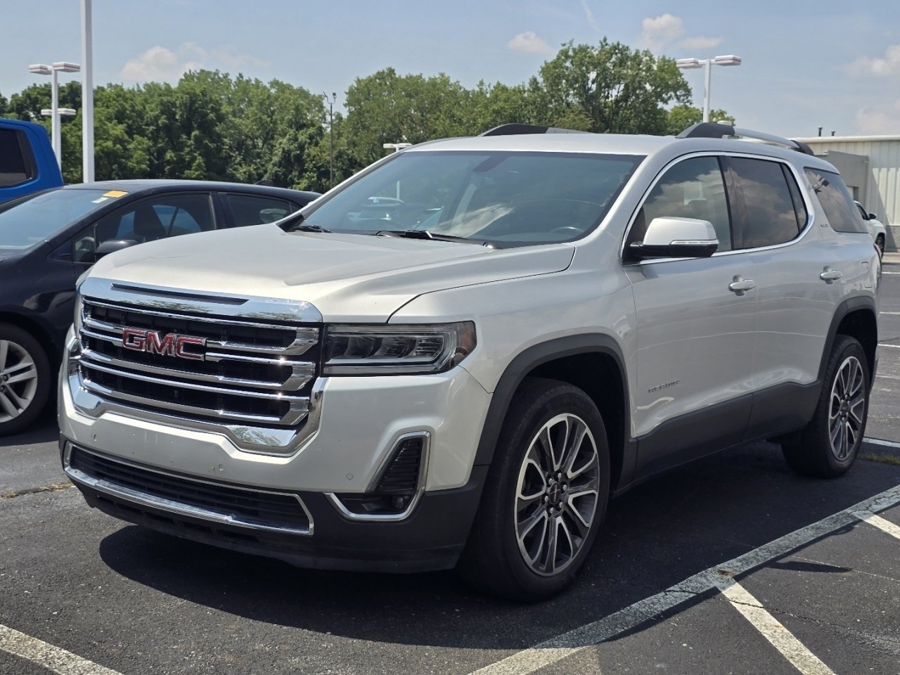 Used 2020 GMC Acadia SLT AWD/4WD image 3