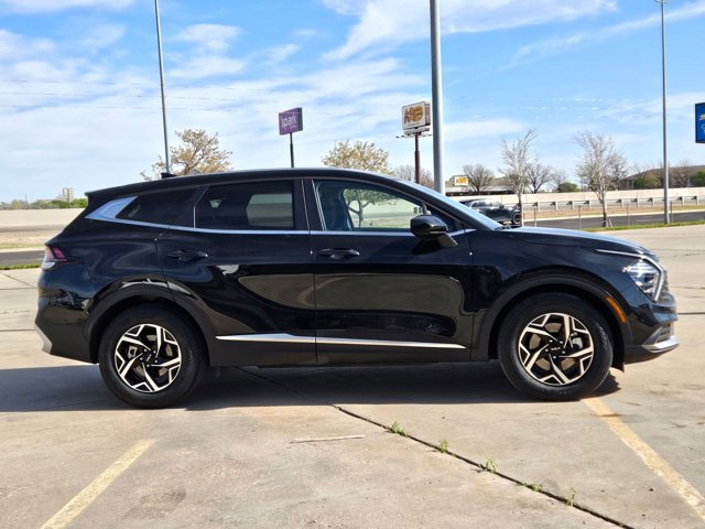 Used 2025 Kia Sportage LX image 4