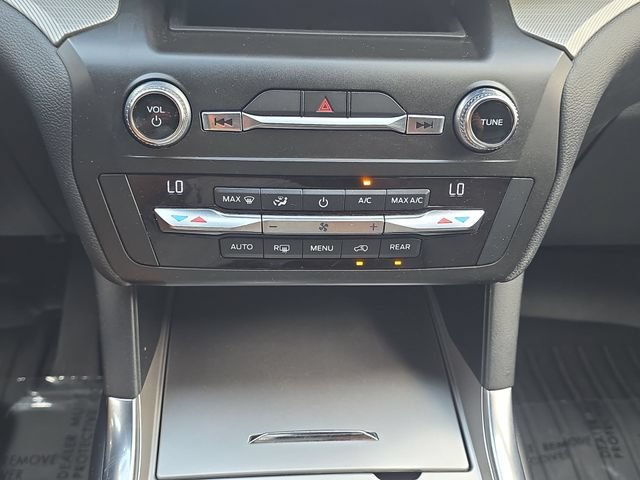 Used 2020 Ford Explorer XLT w/ Equipment Group 202A RWD image 22