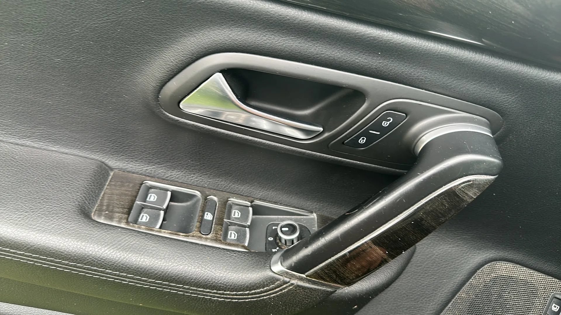 Used 2013 Volkswagen CC Lux FWD image 40