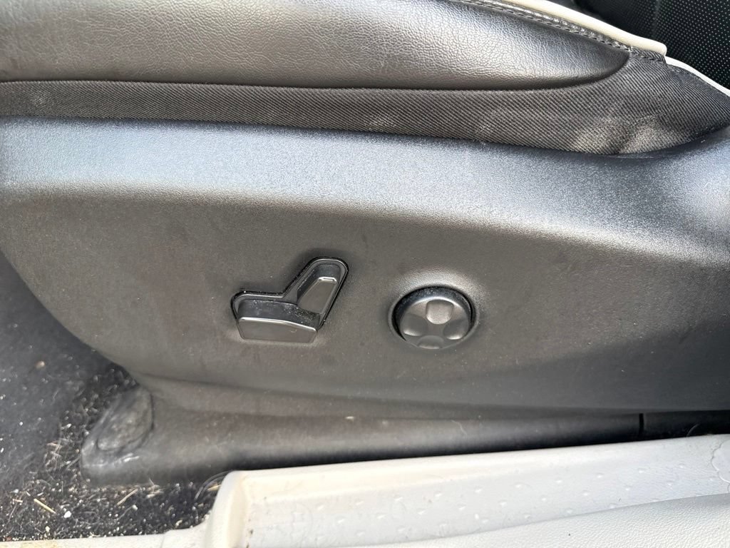 Used 2022 Chrysler Pacifica Limited FWD image 18