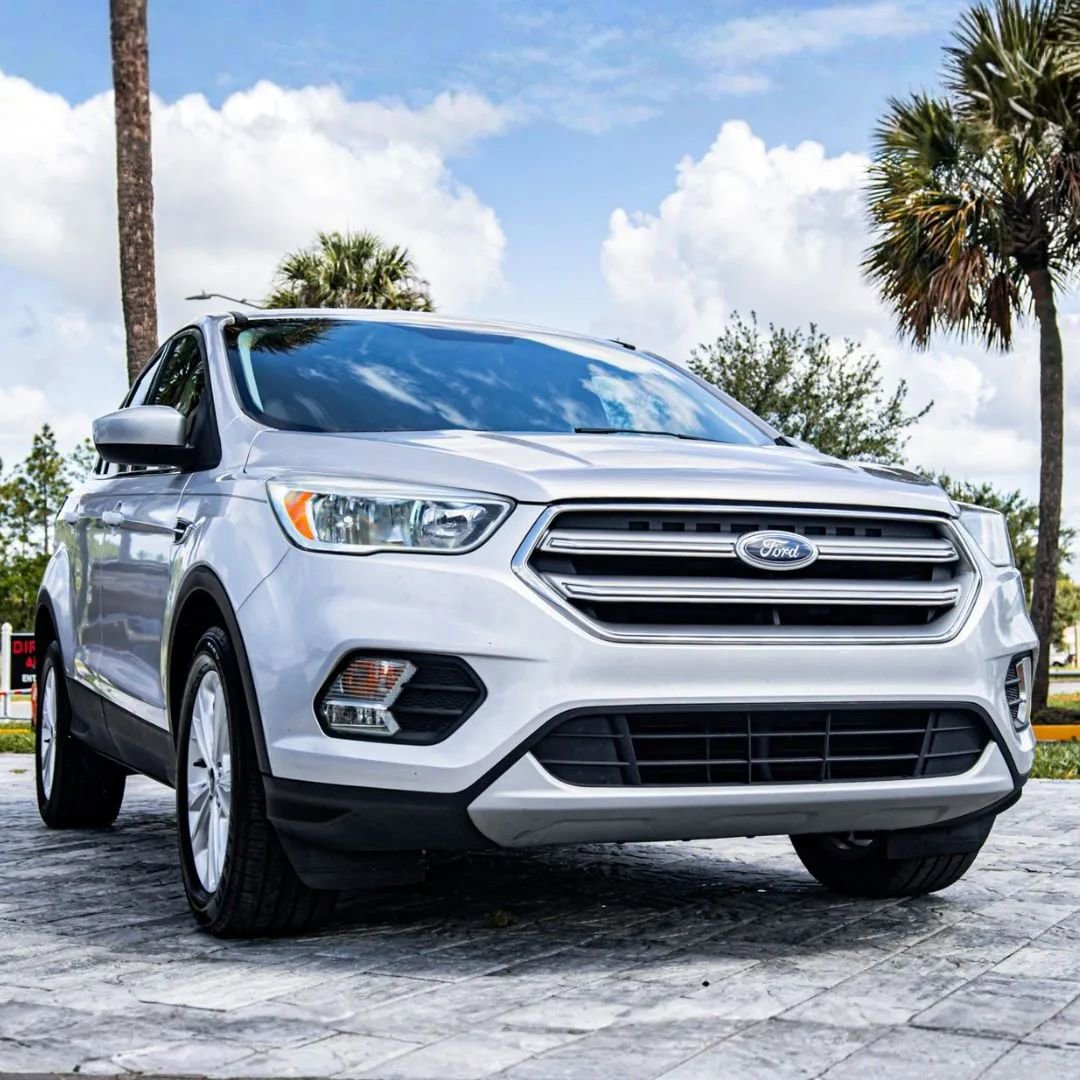 Used 2017 Ford Escape SE FWD image 1
