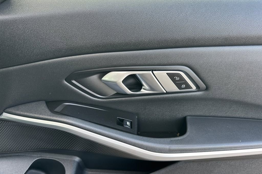 Used 2020 BMW 330i Sedan w/ Driving Assistance Package image 18