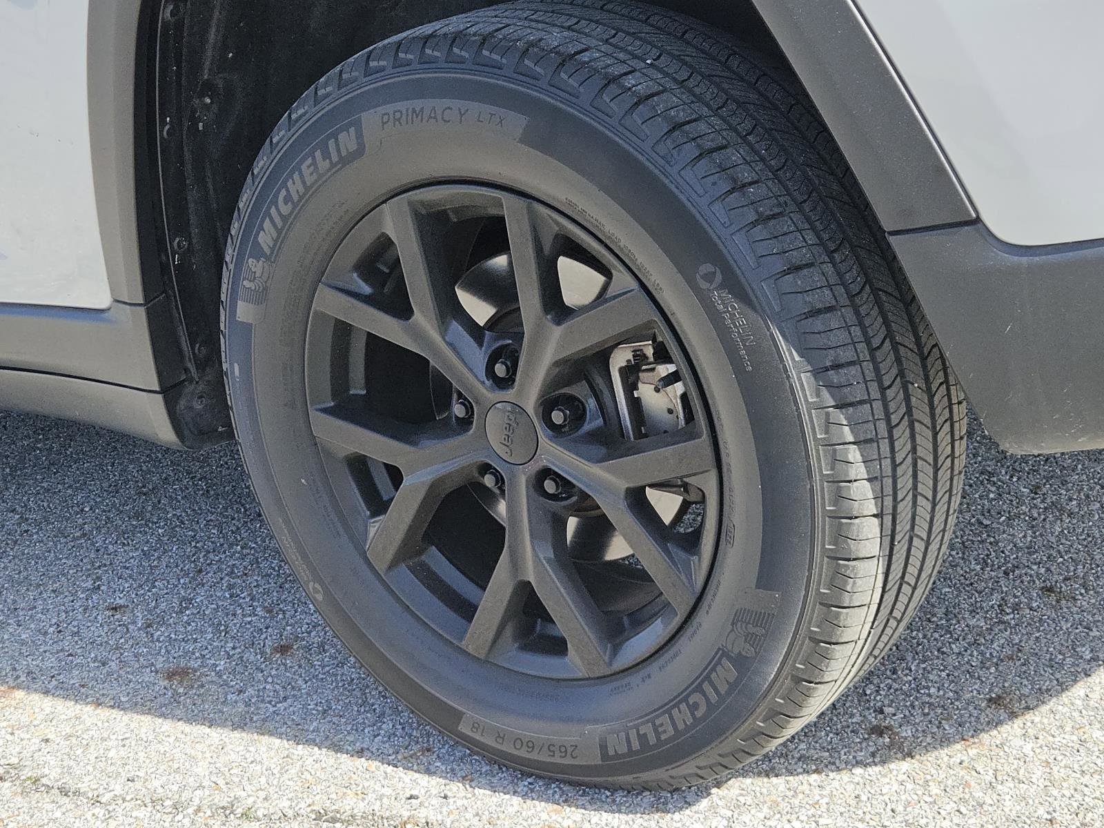 Used 2022 Jeep Grand Cherokee Limited image 7