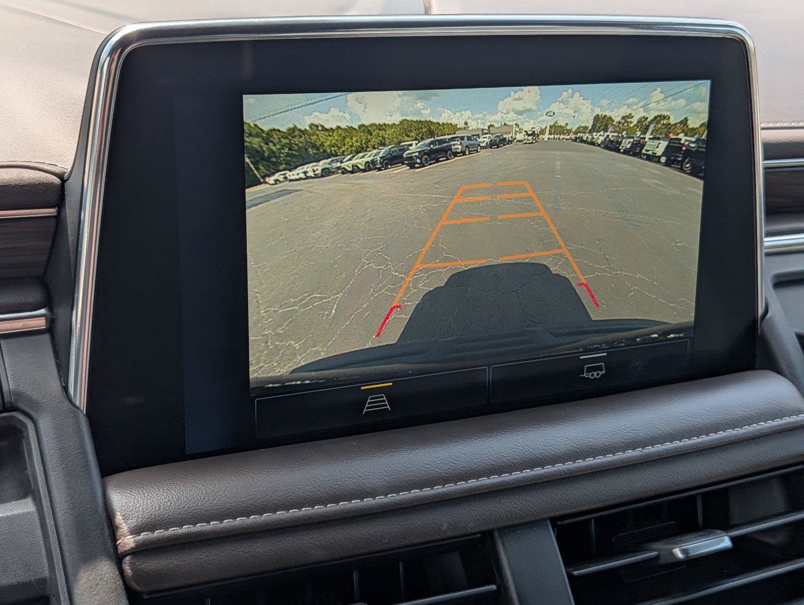 Used 2022 Chevrolet Suburban LT AWD/4WD image 17