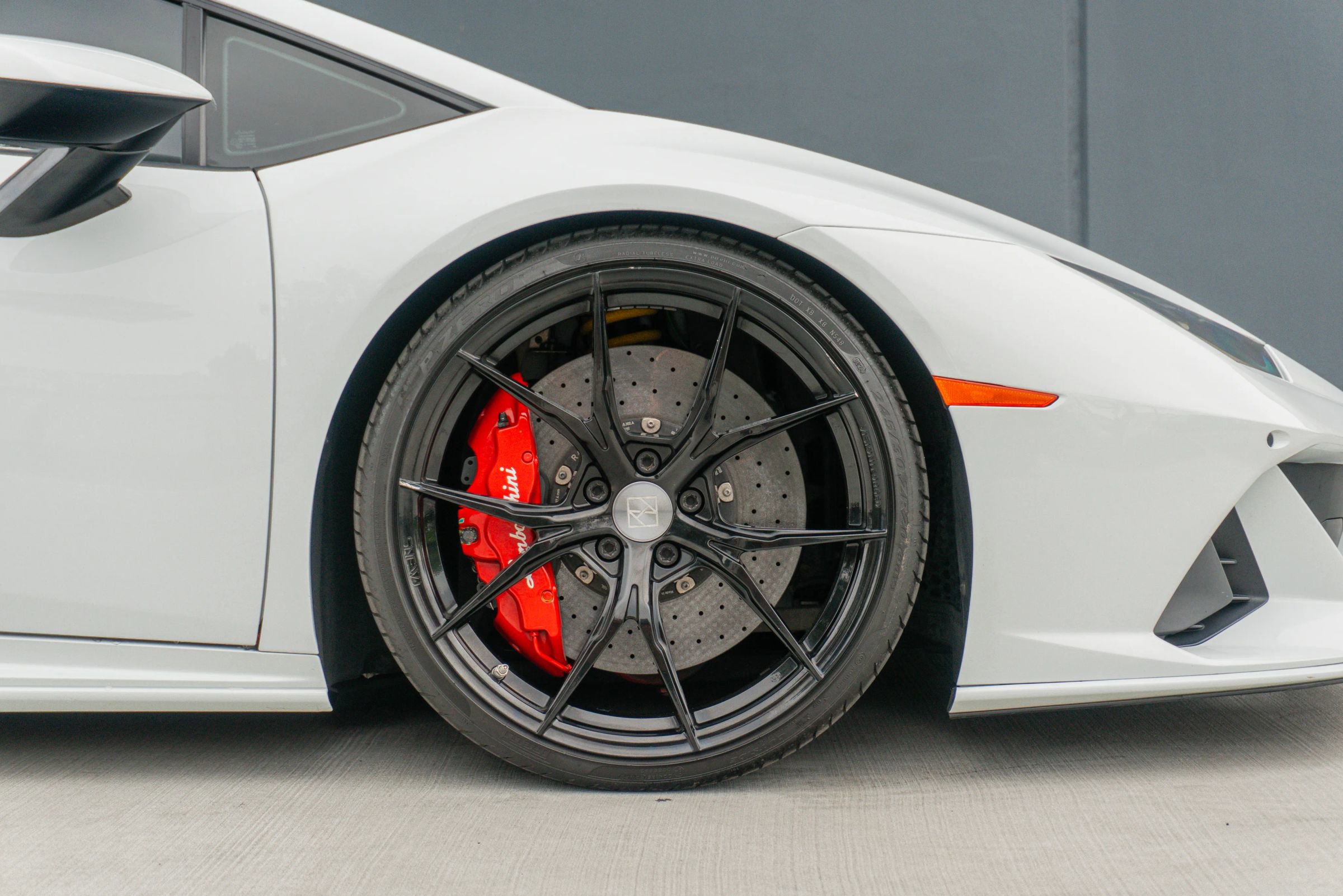 Used 2020 Lamborghini Huracan EVO image 35